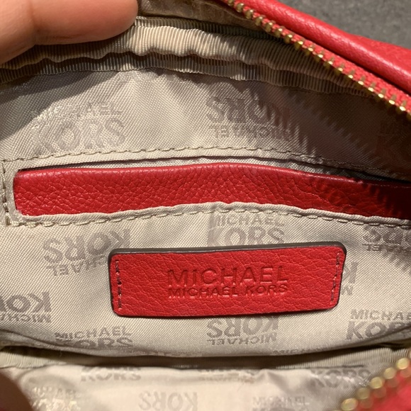 **SOLD OUT**Authentic Michael Kors Crossbody bag - Picture 5 of 6